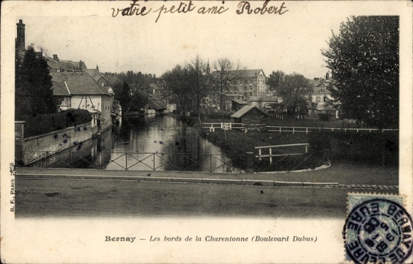 Ak Bernay Eure,  Bords de la Charentonne, Landschaft mit Wasser und Häusern