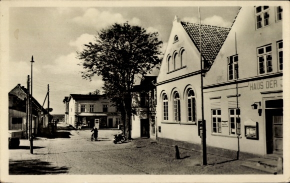 Ak Wiek op Rügen, dorpsstraat met het Jeugdhuis