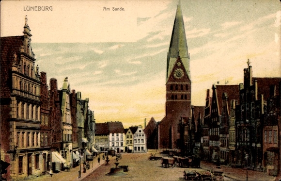 Ak Lüneburg in Niedersachsen,  Am Sande, r Marktplatz, gotischer Kirchturm