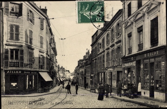 KP Le Mans Sarthe, ulica w Atelier, sklepy, stara architektura