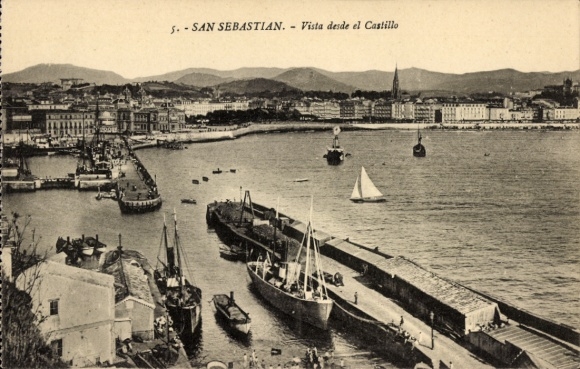 Postcard Donostia San Sebastian Basque Country, view of harbor, ships, mountain landscape