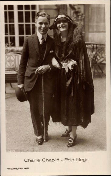 Postcard Actors Charlie Chaplin and Pola Negri, Ross 453/2