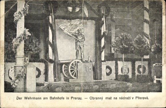 Ak Přerov Prerau Region Olmütz, Wehrmann, Bahnhof, Statue, historische Architektur, Denkmal