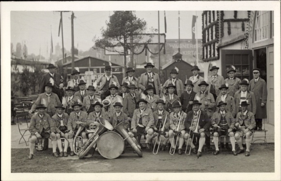 Photo PC Oktoberfest 1936, Chapel Schirmer in traditional costumes, Augustiner-Bräu