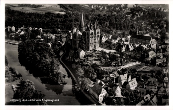 Ak Limburg an der Lahn in Hessen, Blick auf den Limburger Dom u. Altstadt, Vogelperspektive