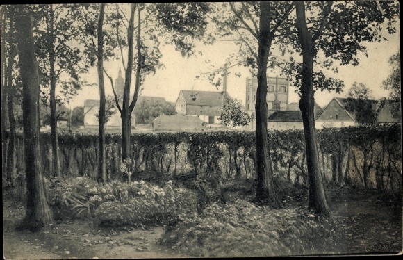 Ak Osjorsk Darkehmen Ostpreußen, Heldengräber auf dem Friedhof