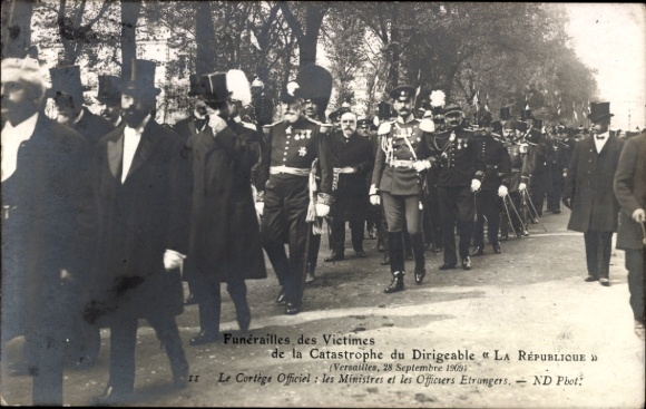 Ak Versailles Yvelines, Beerdigung der Opfer, Katastrophe Dirigible 'LA RÉPUBLIQUE',  Minister, O