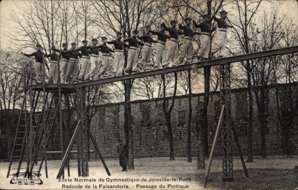CPA Ecole Normale de Gymnastique de Joinville, Redoute de la Faisanderie, Passage de Portique