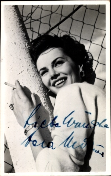 Postcard actress Vera Molnar, portrait, autograph