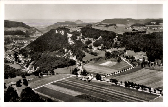 Ak Reutlingen in Württemberg, Landschaftsaufnahme, Hügel, Felder, Wald, Bahnhof, Reutlingen