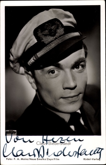 Postcard actor Claus Biederstaedt, portrait, captain's hat, autograph
