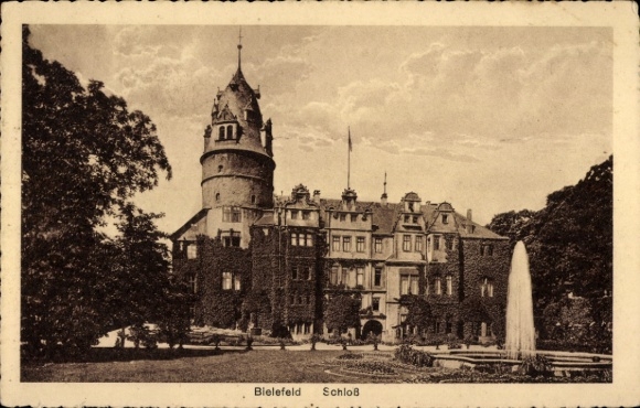 Postcard Detmold in North Rhine Westphalia, princely residential palace, fountain