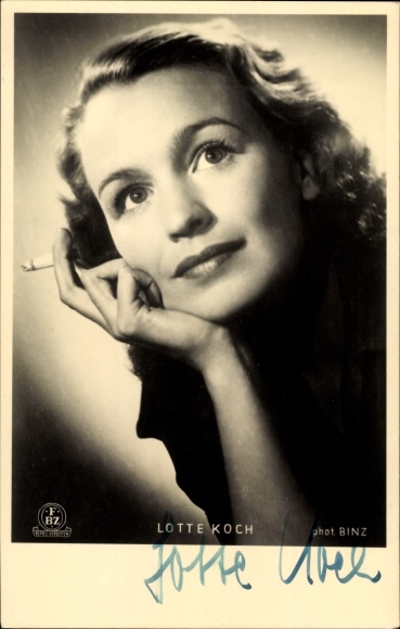 Postcard actress Lotte Koch, portrait, autograph, cigarette