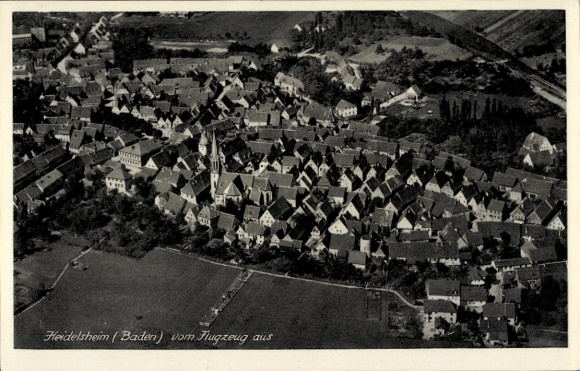 Ak Heidelsheim Bruchsal im Kraichgau, Luftaufnahme von Heidelsheim,  Architektur, umliegende Natu