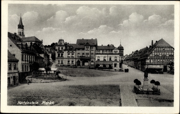 Postcard Hartenstein Sachsen, The market square with monument and town hall