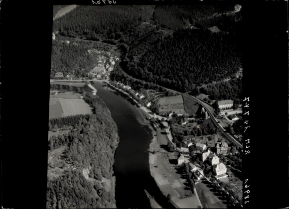 Ak Horb am Neckar, Die abgebildete Schwarz-Weiß Fotografie zeigt eine Luftaufnahme von Horb am...