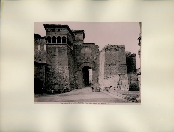 foto rond 1880, Perugia Umbria, Porta Etrusca o Porta di Augusto