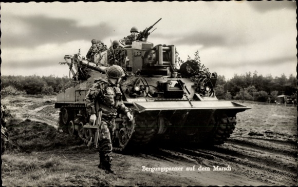 Postcard Deutsche Bundeswehr, salvage tanks on the march