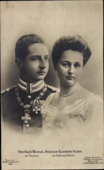 Postcard Prince August Wilhelm of Prussia, Alexandra Viktoria v. Schleswig Holstein Sonderburg Glücksburg