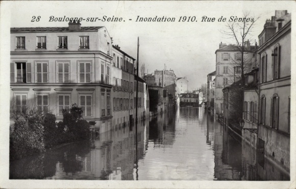 Postcard Boulogne sur Seine Hauts de Seine, Flood 1910, Rue de Sevres