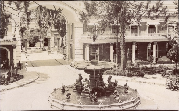 Photo Postcard Caracas Venezuela, street section, fountain