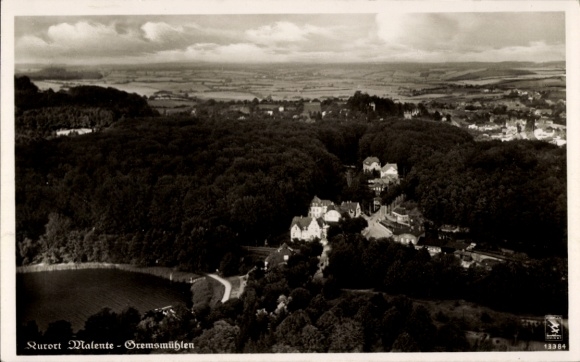 Ak Gremsmühlen Malente in Ostholstein, Luftaufnahme von Malente und Gremsmühlen, Wald und See, Sc
