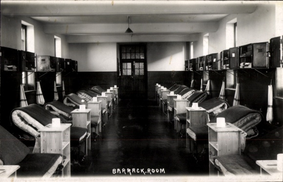 Postcard Halton South East England, Bulback Barracks, Room