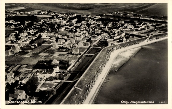 Ak Nordseebad Büsum, luchtfoto van de Noordzeebadplaats, huizen, zee, strand