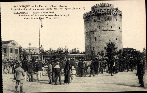 CPA Thessaloniki Griechenland, Parc de la Tour Blance, avion ennemi abattu dans nos lignes, Seeleute