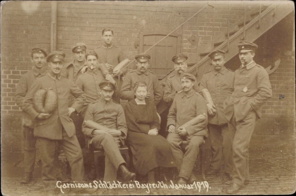Photo Postcard Bayreuth in Upper Franconia, Garrison Slaughter 1919, German soldiers in uniform