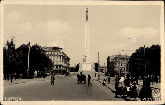 Photo Riga Latvia, street section with monument