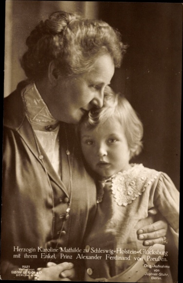 Postcard Duchess Karoline Mathilde of Schleswig Holstein Glücksburg, Prince Alexander Ferdinand of Prussia