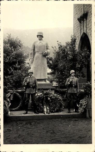 Foto Ak Lindenberg in der Pfalz, Kriegerdenkmal