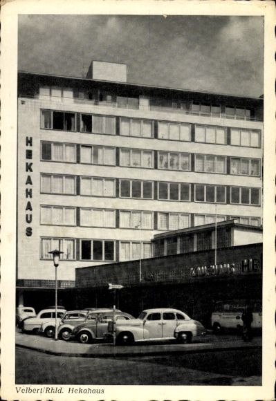 Postcard Velbert in the Rhineland, Bleibergquelle, front view of the Hekahaus in Velbert with cars in front