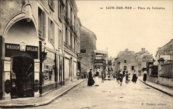 CPA Lion-sur-Mer Calvados,Place du Calvados