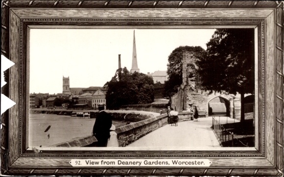 Ak Worcester West Midlands England, Blick von den Deanery Gardens, Ruinen, Fluss, Stadtansicht