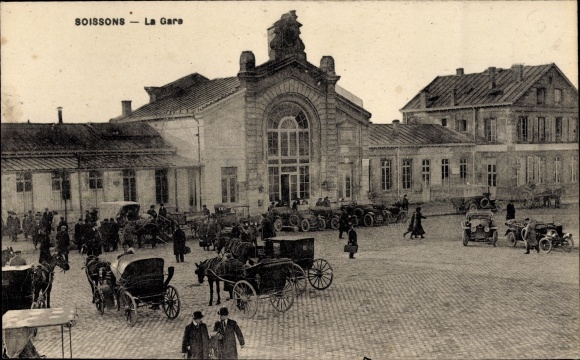 Postcard Soissons Aisne, La Gare