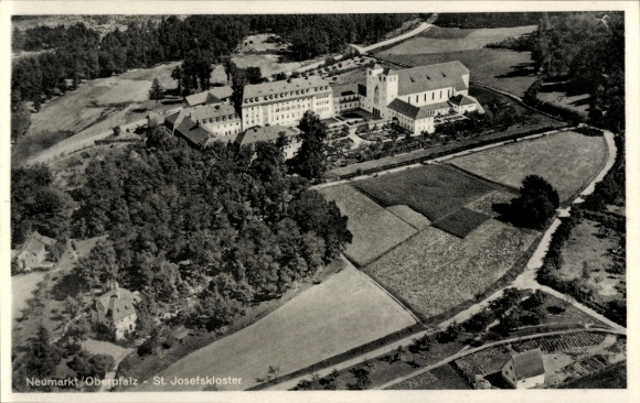 Ak Neumarkt in der Oberpfalz, St. Josefskloster, Fliegeraufnahme