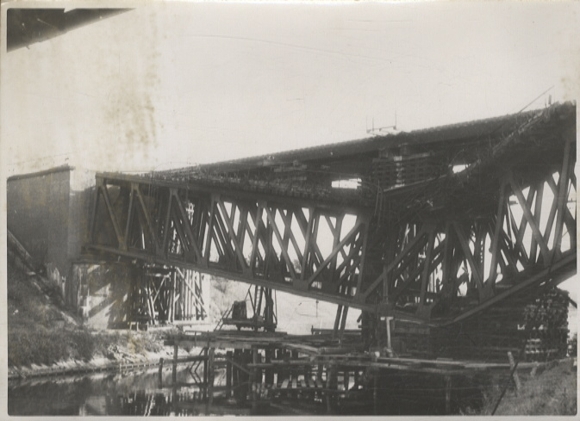 Originele foto's Berlijn Tempelhof, verwoeste S-Bahnbrug Mariendorf, ca. 1946/47, ca. 12 x 17 cm