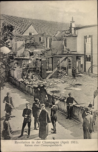 Postcard Epernay Marne, Revolution in Champagne April 1911, ruins of a champagne factory