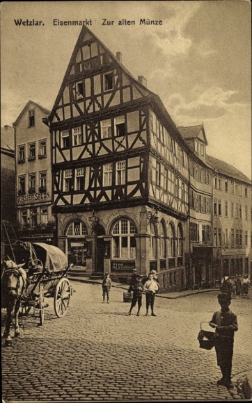 Postcard Wetzlar in Hessen, iron market, to the old mint, wagon, children