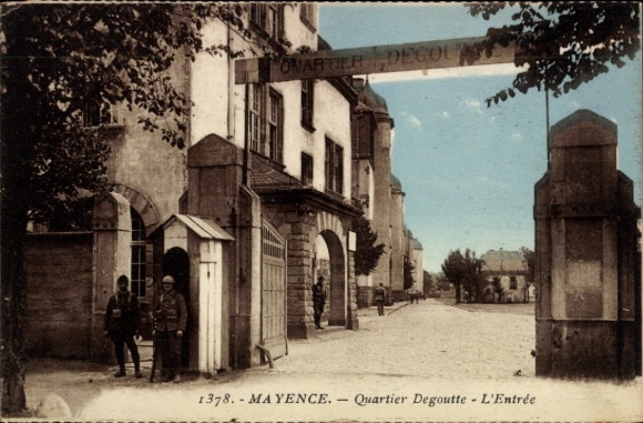 Postcard Mainz am Rhein, Mainz, Quartier Degoutte, entrance, soldiers