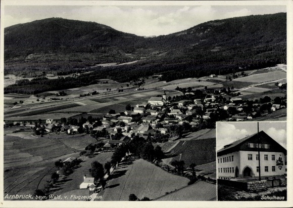 Ak Arnbruck im Bayerischen Wald Oberpfalz, Fliegeraufnahme, Schulhaus