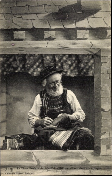 PC Pont l'Abbé Finistère, old man in Breton costume