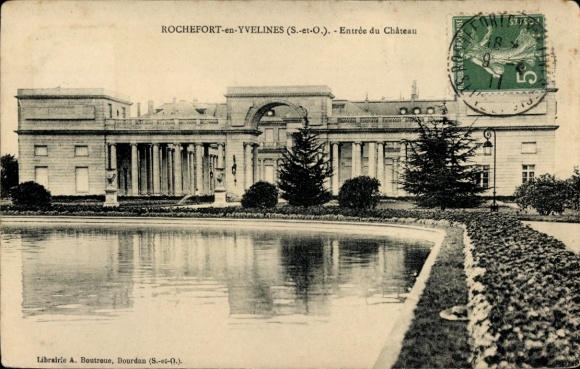 Postcard Rochefort en Yvelines, entrance to the castle, pond, garden