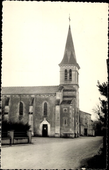 Ak Rambouillet Yvelines, Kirche, spitzes Dach, ruhige Straße, Schwarz-Weiß-Foto
