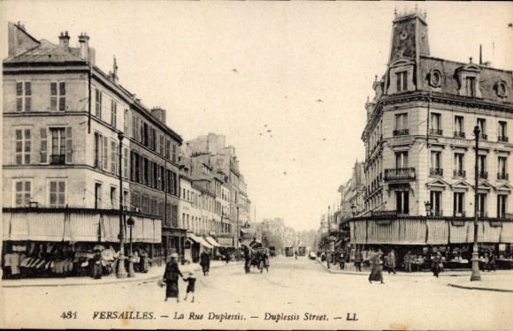 Picture Versailles Yvelines, La Rue Duplessis, buildings, people, vehicles