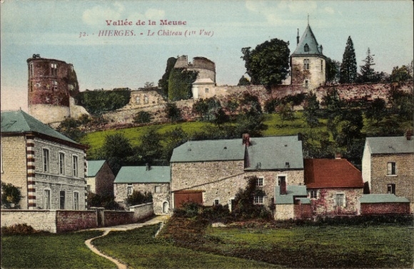 Ak Hierges Ardennes, Burg auf einem Hügel, Häuser im Vordergrund, schöne Landschaft