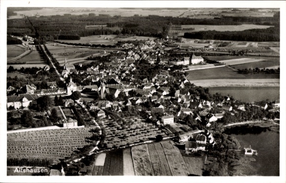 Ak Altshausen in Oberschwaben Württemberg, Luftaufnahme von  ländliche Umgebung, Kirchengebäude, 