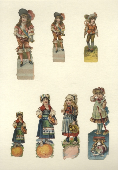 7 opłatków chłopcy w strojach rokokowych, dziewczynki w strojach tradycyjnych, ok. 12 x 4 cm do 8 x 3 cm
